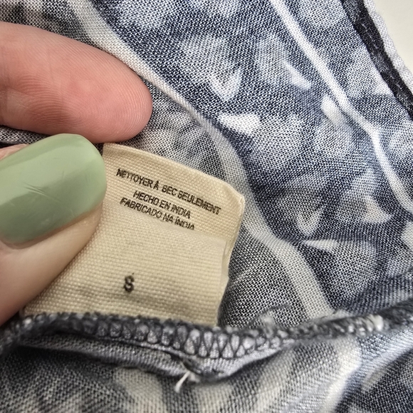 Jen's Pirate Booty Roma Finn Smocked Puff Sleeve Top Size S Blue/White Paisley - Picture 12 of 12